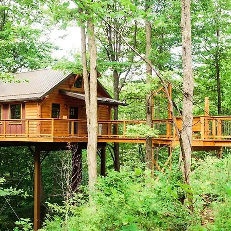 Treehouse #5 By Amish Country Lodging
